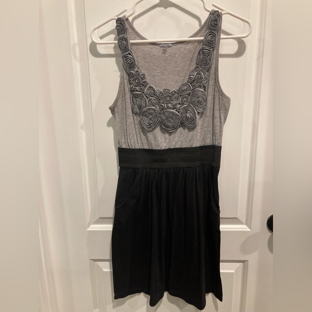 It has pockets!! Fun summer dress